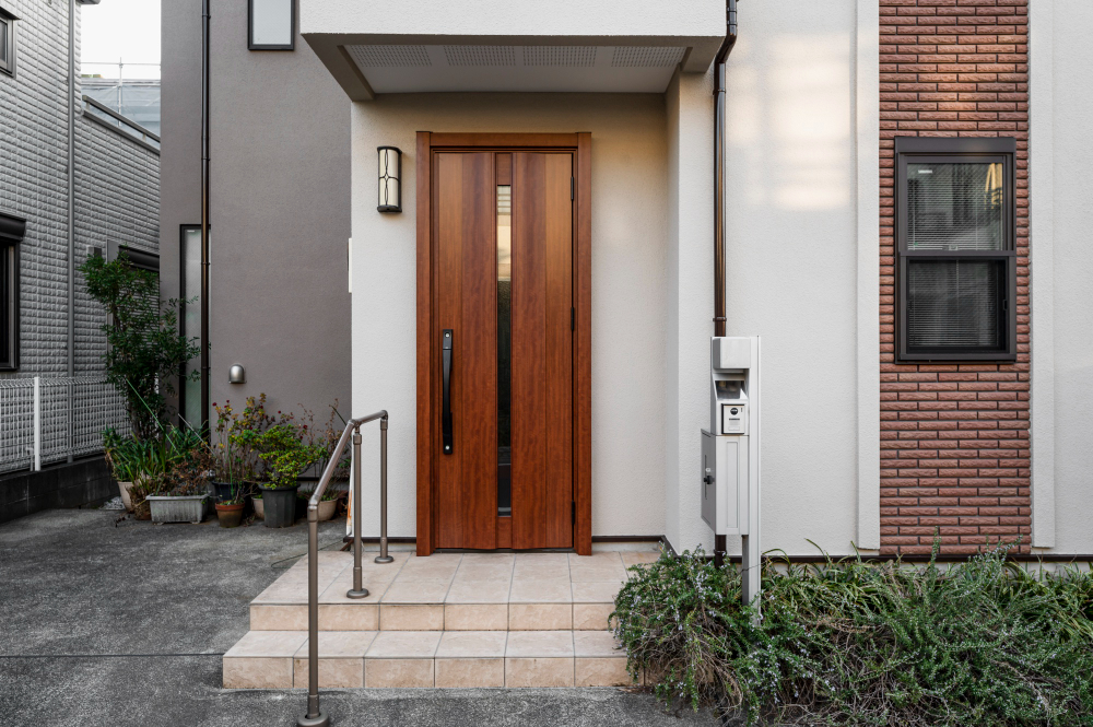 Wszystko co musisz wiedzieć o drewnianych drzwiach wejściowych